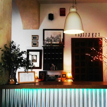 Frenteabastos Suites Cafe Hostal & Apartments كارمونا المظهر الخارجي الصورة