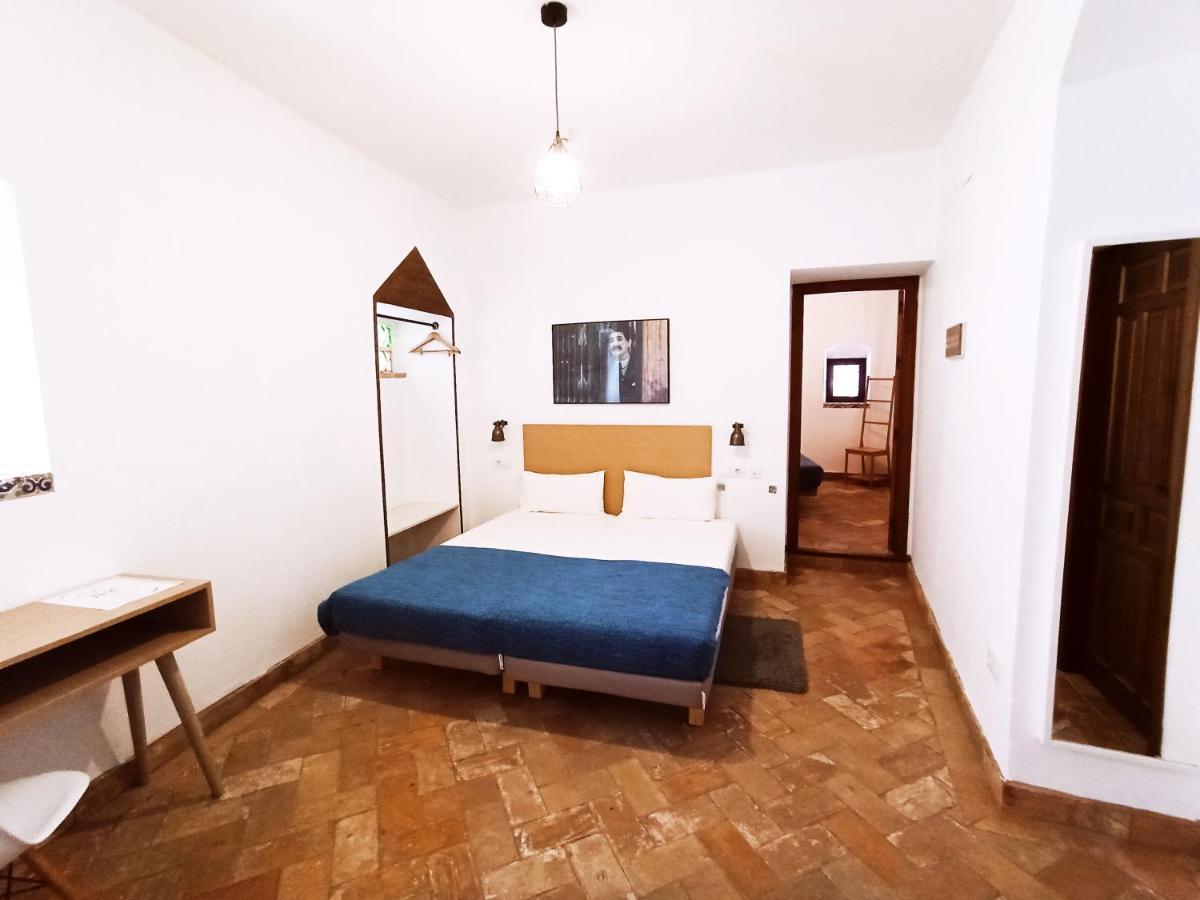 Frenteabastos Suites Cafe Hostal & Apartments كارمونا المظهر الخارجي الصورة