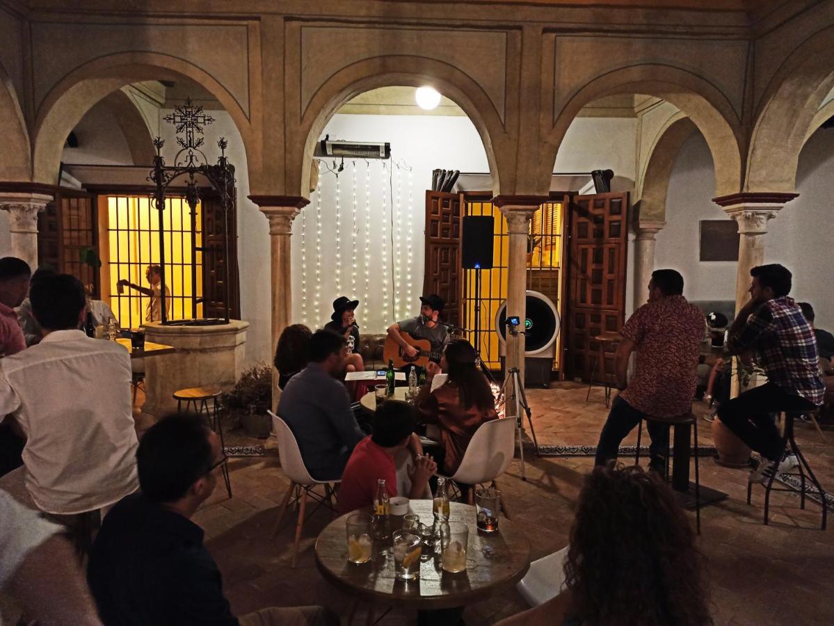 Frenteabastos Suites Cafe Hostal & Apartments كارمونا المظهر الخارجي الصورة