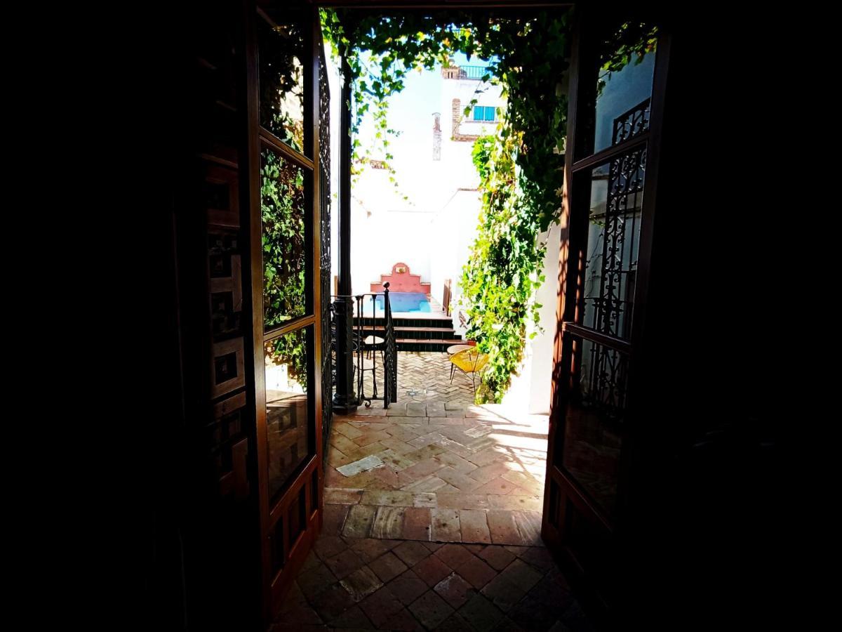 Frenteabastos Suites Cafe Hostal & Apartments كارمونا المظهر الخارجي الصورة