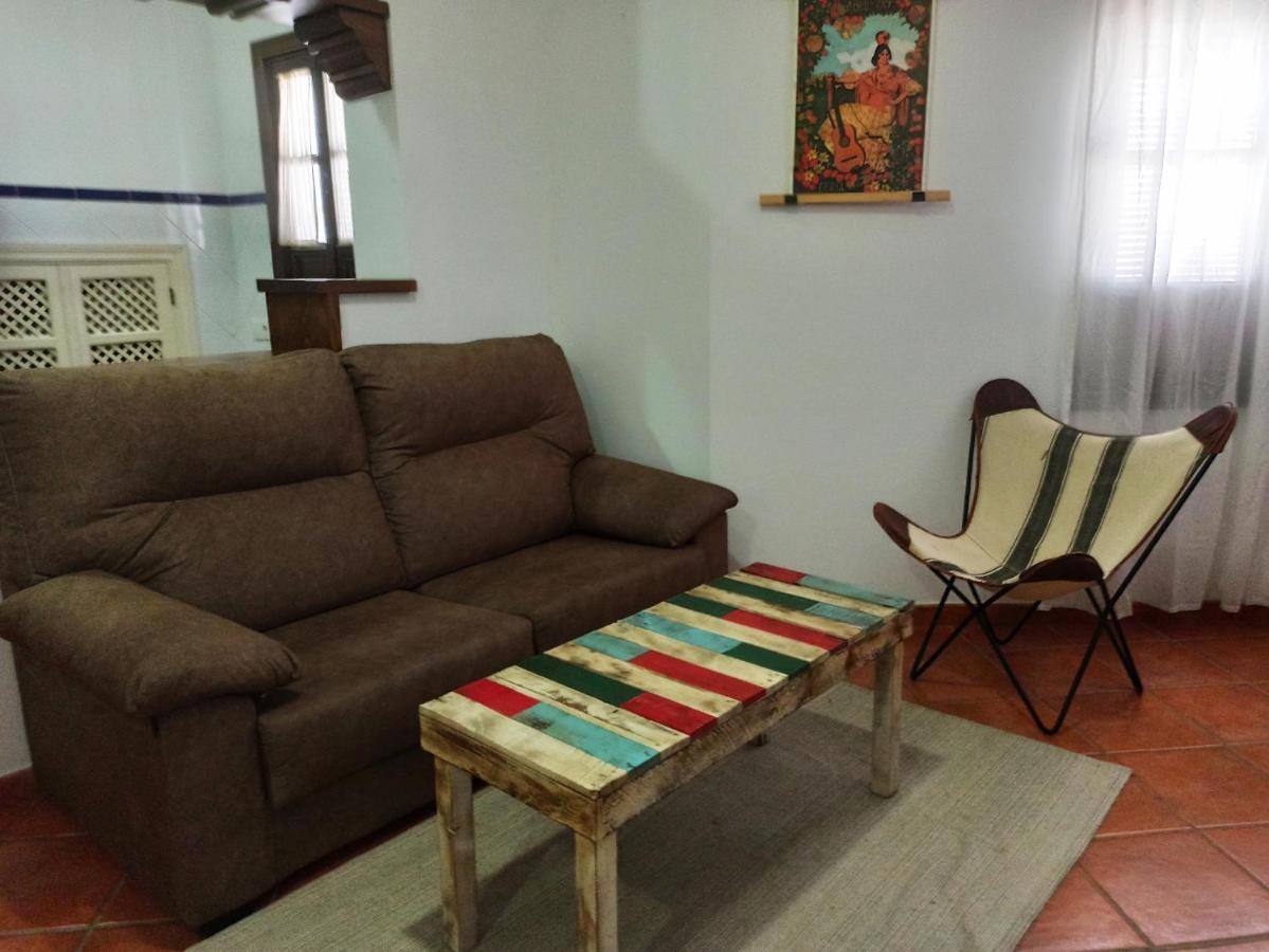 Frenteabastos Suites Cafe Hostal & Apartments كارمونا المظهر الخارجي الصورة