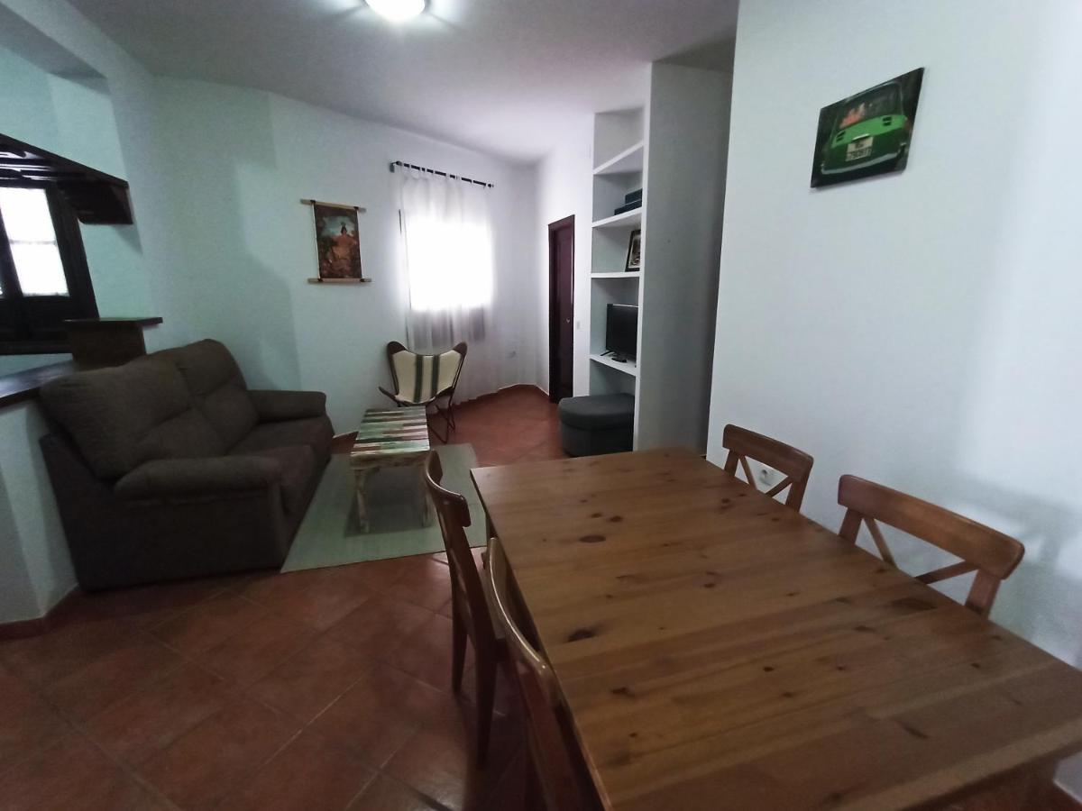 Frenteabastos Suites Cafe Hostal & Apartments كارمونا المظهر الخارجي الصورة