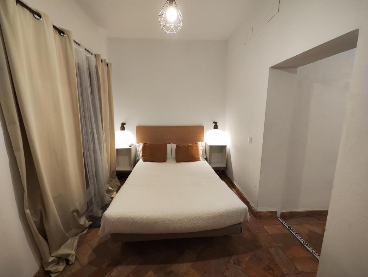 Frenteabastos Suites Cafe Hostal & Apartments كارمونا المظهر الخارجي الصورة