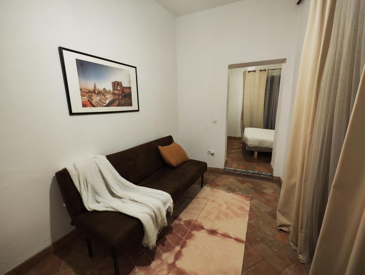 Frenteabastos Suites Cafe Hostal & Apartments كارمونا المظهر الخارجي الصورة