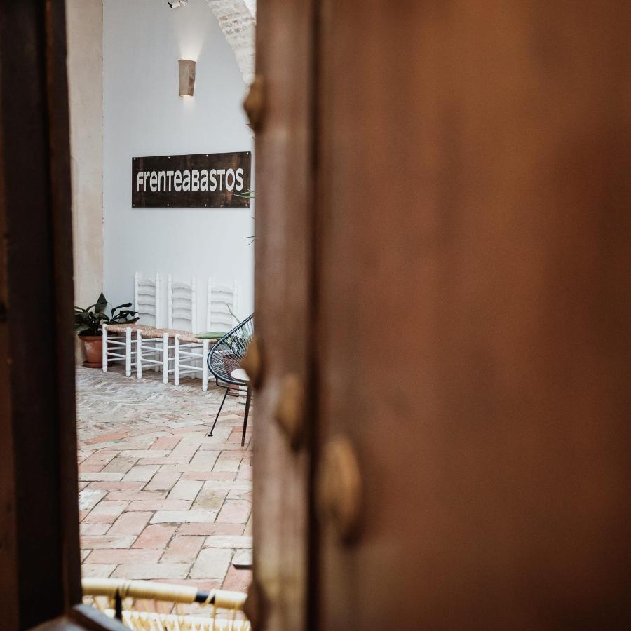 Frenteabastos Suites Cafe Hostal & Apartments كارمونا المظهر الخارجي الصورة