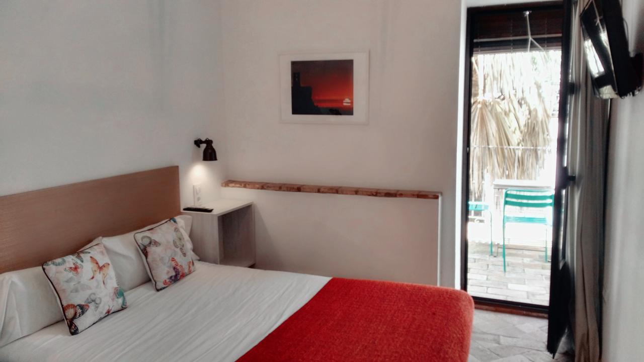 Frenteabastos Suites Cafe Hostal & Apartments كارمونا المظهر الخارجي الصورة