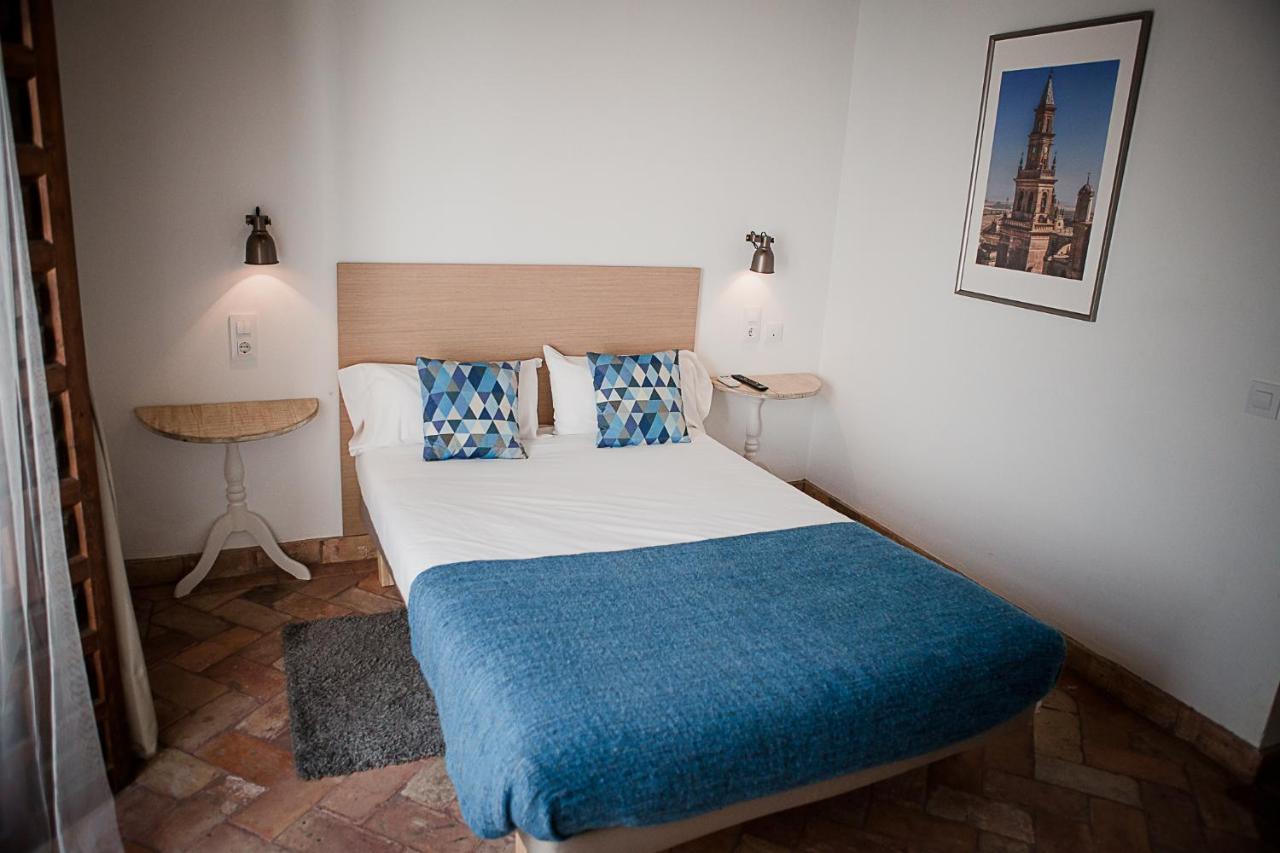 Frenteabastos Suites Cafe Hostal & Apartments كارمونا المظهر الخارجي الصورة
