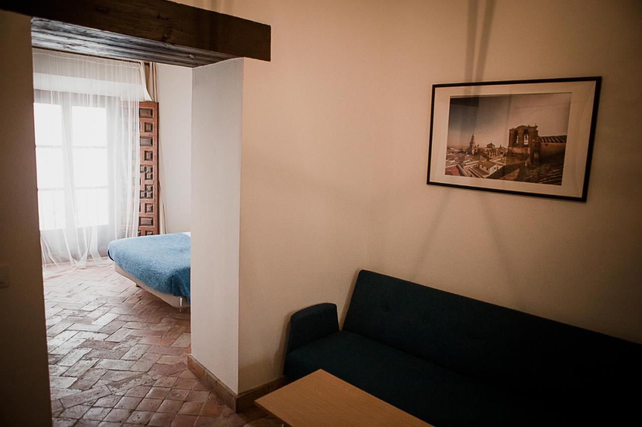 Frenteabastos Suites Cafe Hostal & Apartments كارمونا المظهر الخارجي الصورة