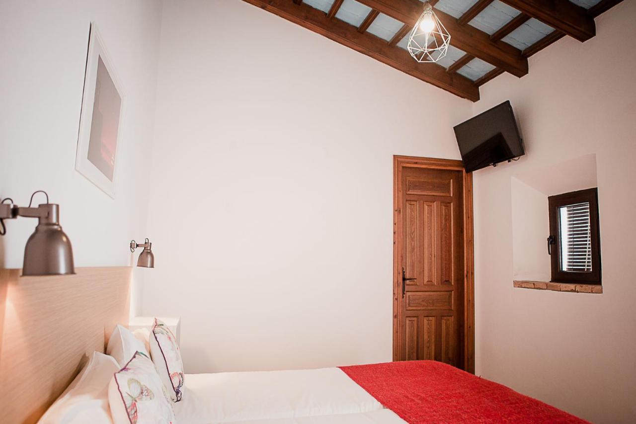Frenteabastos Suites Cafe Hostal & Apartments كارمونا المظهر الخارجي الصورة