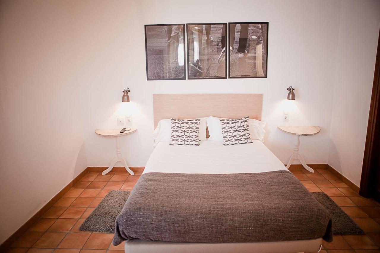 Frenteabastos Suites Cafe Hostal & Apartments كارمونا المظهر الخارجي الصورة