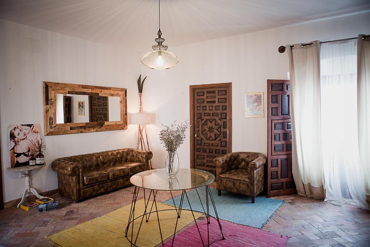 Frenteabastos Suites Cafe Hostal & Apartments كارمونا المظهر الخارجي الصورة