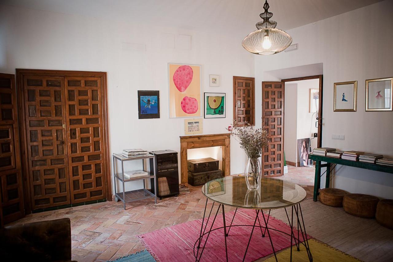 Frenteabastos Suites Cafe Hostal & Apartments كارمونا المظهر الخارجي الصورة